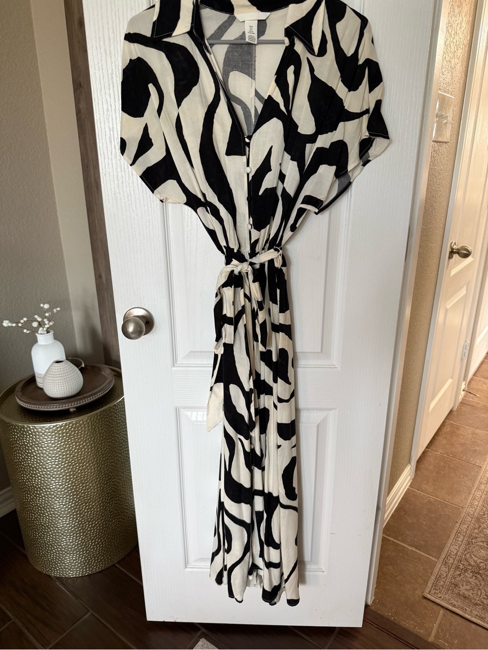 H&M Black and Cream Abstract Print Maxi Dress with Tie waist in Size S